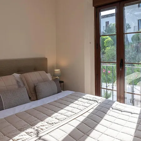 Charming House 2br With Patio, Pool And Parking *