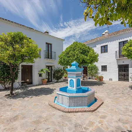 Charming House 2br With Patio, Pool And Parking 펜션 *