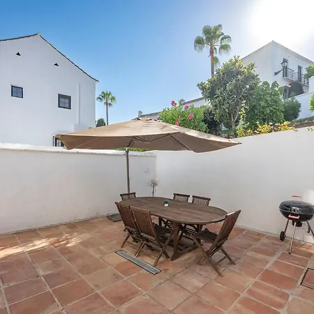 Charming House 2br With Patio, Pool And Parking 펜션