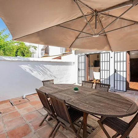 Charming House 2br With Patio, Pool And Parking