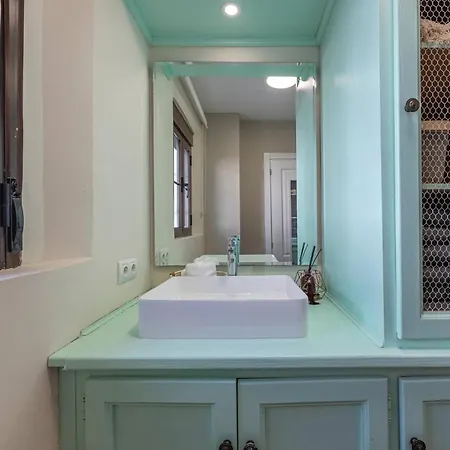 Charming House 2br With Patio, Pool And Parking 펜션