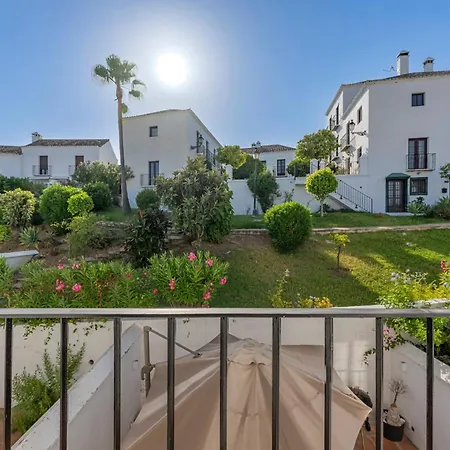 Charming House 2br With Patio, Pool And Parking Holiday home