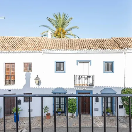 Holiday home Charming House 2br With Patio, Pool And Parking *