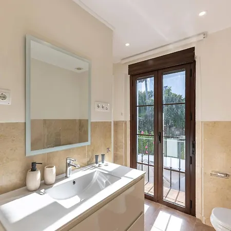 Charming House 2br With Patio, Pool And Parking Holiday home
