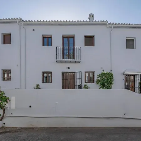 펜션 Charming House 2br With Patio, Pool And Parking 마르베야