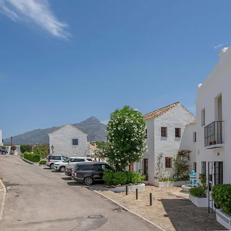 Holiday home Charming House 2br With Patio, Pool And Parking