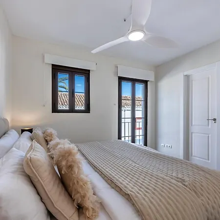 Charming House 2br With Patio, Pool And Parking