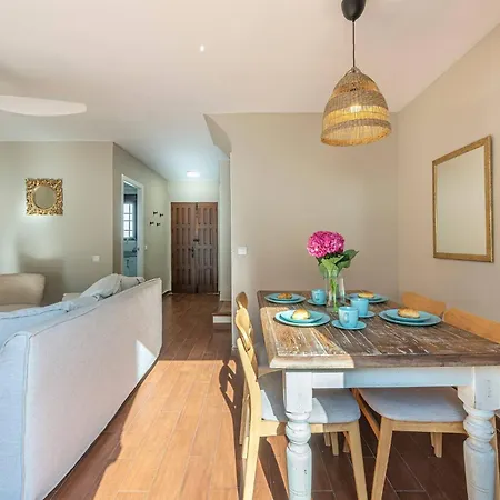 Dom wakacyjny Charming House 2br With Patio, Pool And Parking Marbella