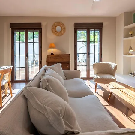 Charming House 2br With Patio, Pool And Parking *