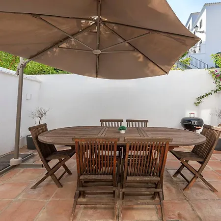 Charming House 2br With Patio, Pool And Parking بيت للعطل
