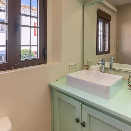 Charming House 2br With Patio, Pool And Parking *