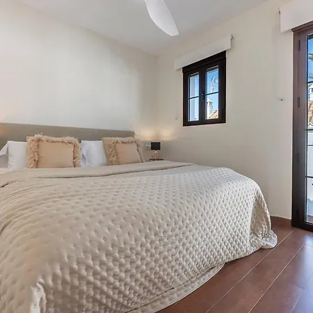 Charming House 2br With Patio, Pool And Parking *