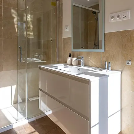 בית נופש Charming House 2br With Patio, Pool And Parking מארבלה