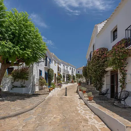 Charming House 2br With Patio, Pool And Parking