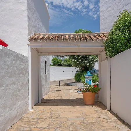 Charming House 2br With Patio, Pool And Parking *