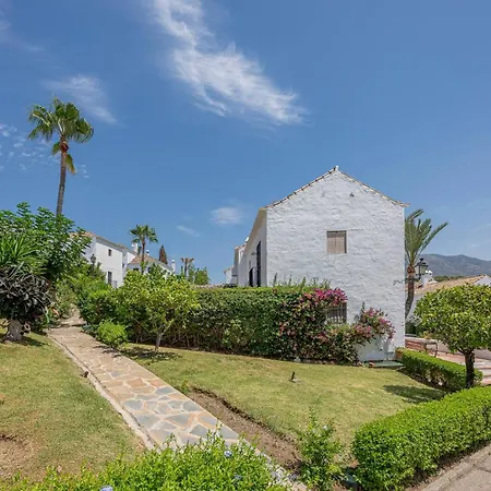 Dom wakacyjny Charming House 2br With Patio, Pool And Parking Marbella