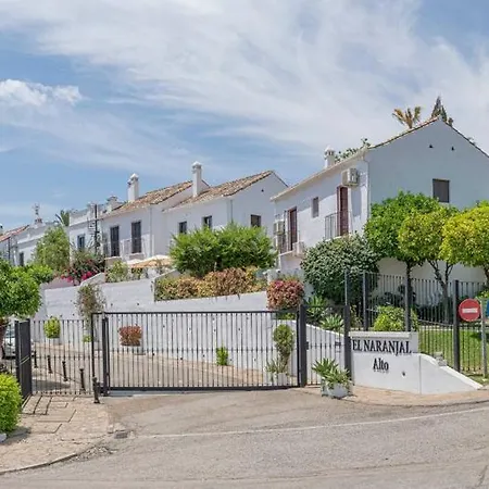 בית נופש Charming House 2br With Patio, Pool And Parking