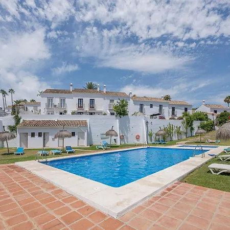 Charming House 2br With Patio, Pool And Parking