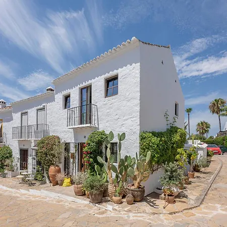 Holiday home Charming House 2br With Patio, Pool And Parking Marbella