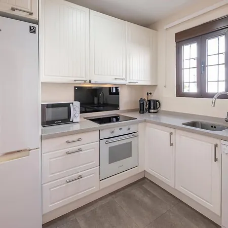Charming House 2br With Patio, Pool And Parking * Marbella