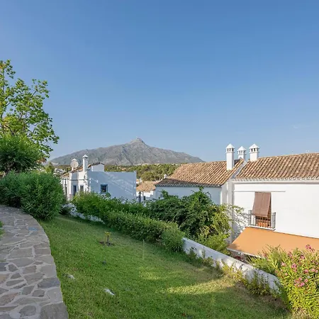 Holiday home Charming House 2br With Patio, Pool And Parking *