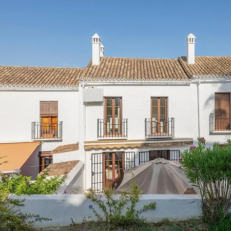 Charming House 2br With Patio, Pool And Parking Holiday home