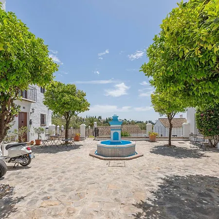 Holiday home Charming House 2br With Patio, Pool And Parking Marbella