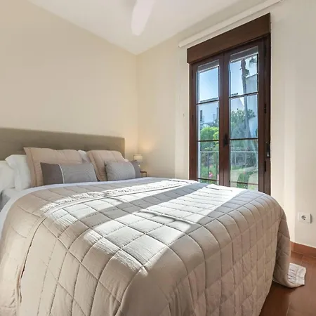 Charming House 2br With Patio, Pool And Parking