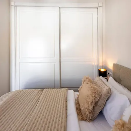 Σπίτι διακοπών Charming House 2br With Patio, Pool And Parking *