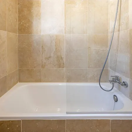 Charming House 2br With Patio, Pool And Parking *