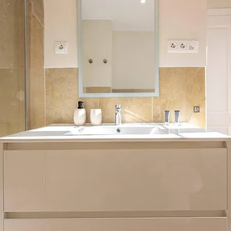 Σπίτι διακοπών Charming House 2br With Patio, Pool And Parking Μαρμπέλλα