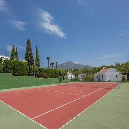 Charming House 2br With Patio, Pool And Parking